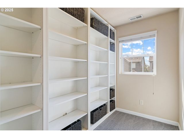 895 Sw WINDROSE Ter, Beaverton, OR 97003