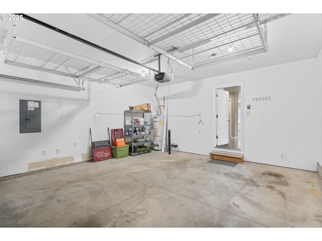895 Sw WINDROSE Ter, Beaverton, OR 97003