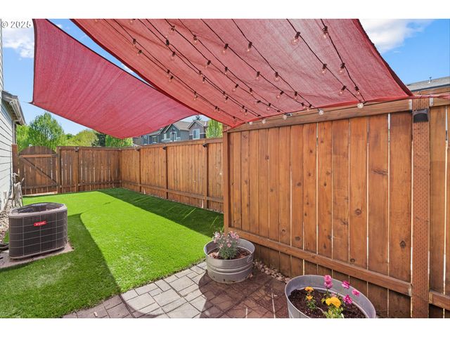 895 Sw WINDROSE Ter, Beaverton, OR 97003