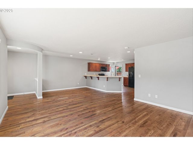 895 Sw WINDROSE Ter, Beaverton, OR 97003