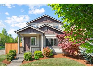 895 Sw WINDROSE Ter, Beaverton, OR 97003