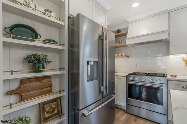 7 Mastogen Dr, Somerville Boro, NJ 08876
