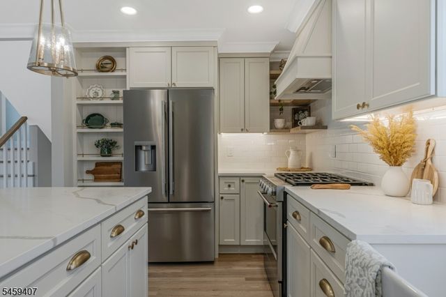 7 Mastogen Dr, Somerville Boro, NJ 08876
