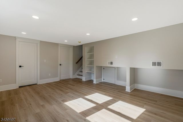 7 Mastogen Dr, Somerville Boro, NJ 08876