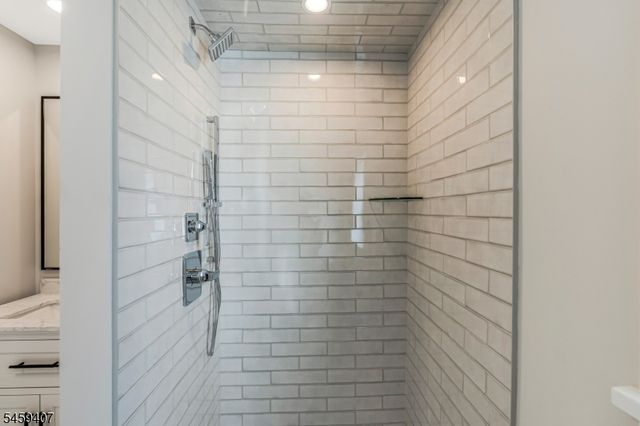 7 Mastogen Dr, Somerville Boro, NJ 08876