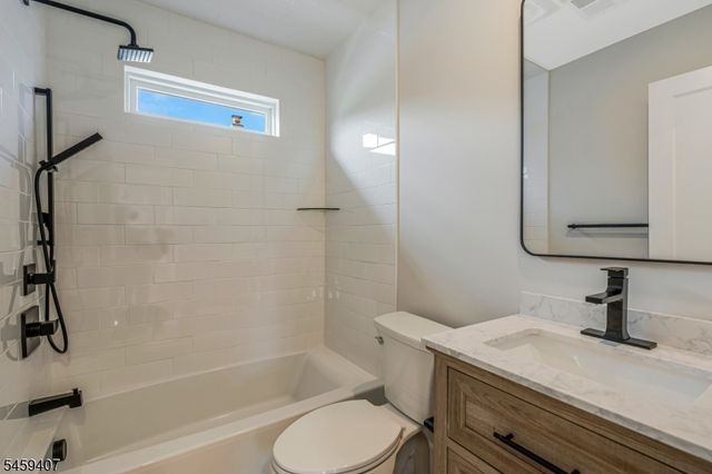 7 Mastogen Dr, Somerville Boro, NJ 08876