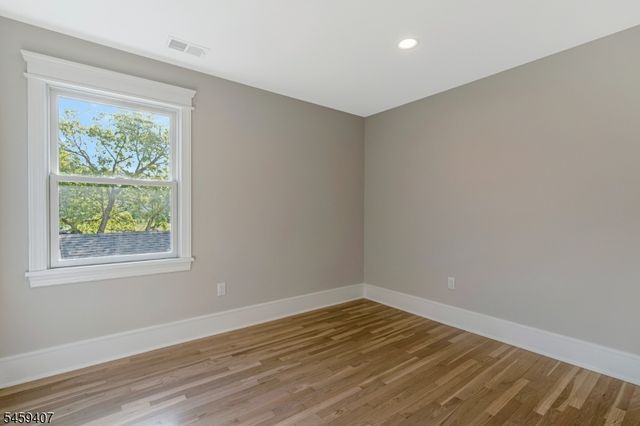 7 Mastogen Dr, Somerville Boro, NJ 08876