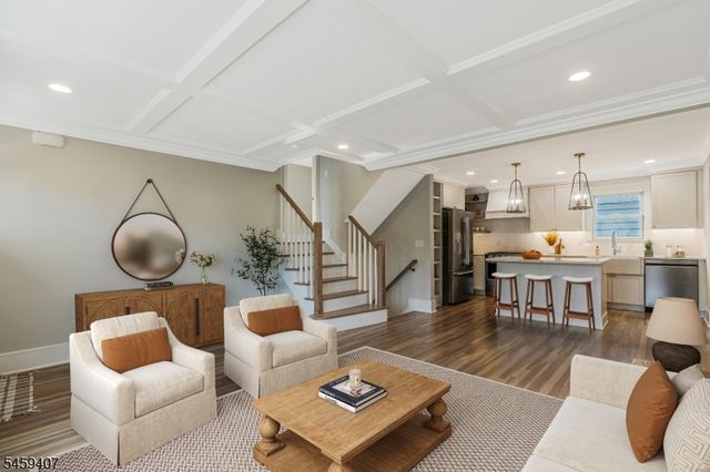 7 Mastogen Dr, Somerville Boro, NJ 08876