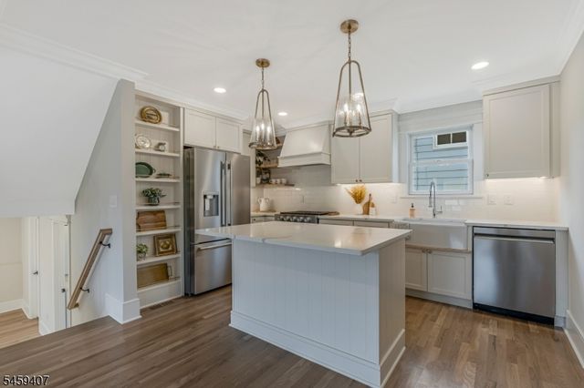 7 Mastogen Dr, Somerville Boro, NJ 08876