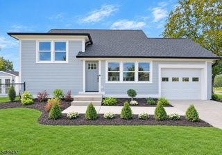 7 Mastogen Dr, Somerville Boro, NJ 08876