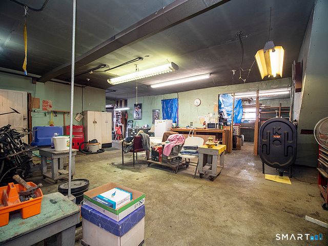 1052 Dixwell Avenue, Hamden, CT 06514