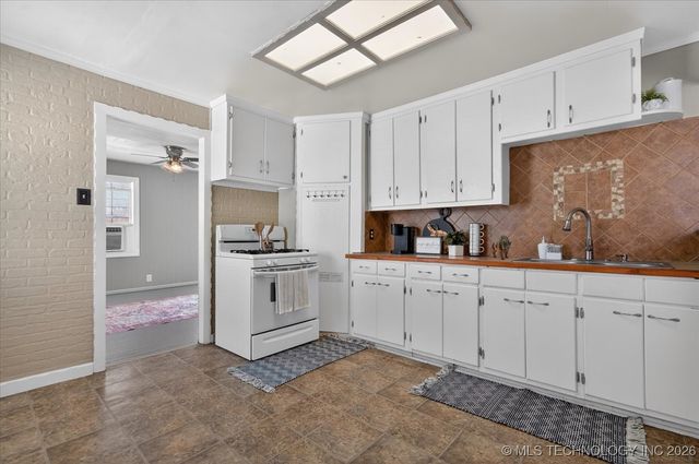 1635 S Maple Avenue, Bartlesville, OK 74003