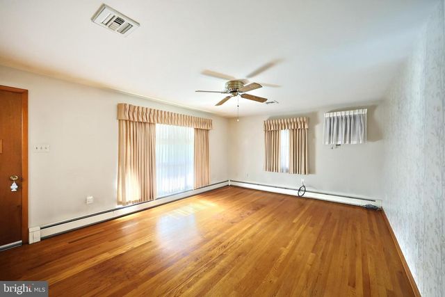 128 PAUL ST, Hanover, PA 17331