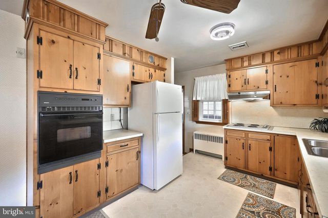 128 PAUL ST, Hanover, PA 17331