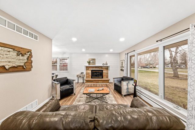 N85W12940 Renee DRIVE, Menomonee Falls, WI 53051