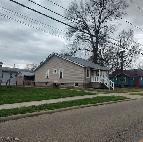 1305 Eastport Avenue, Uhrichsville, OH 44683