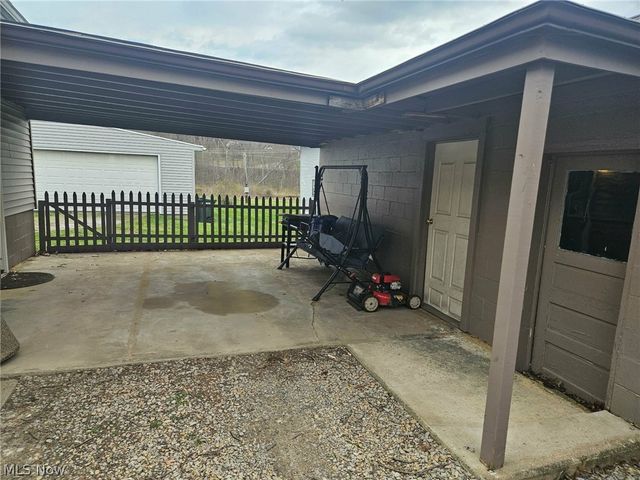 1305 Eastport Avenue, Uhrichsville, OH 44683