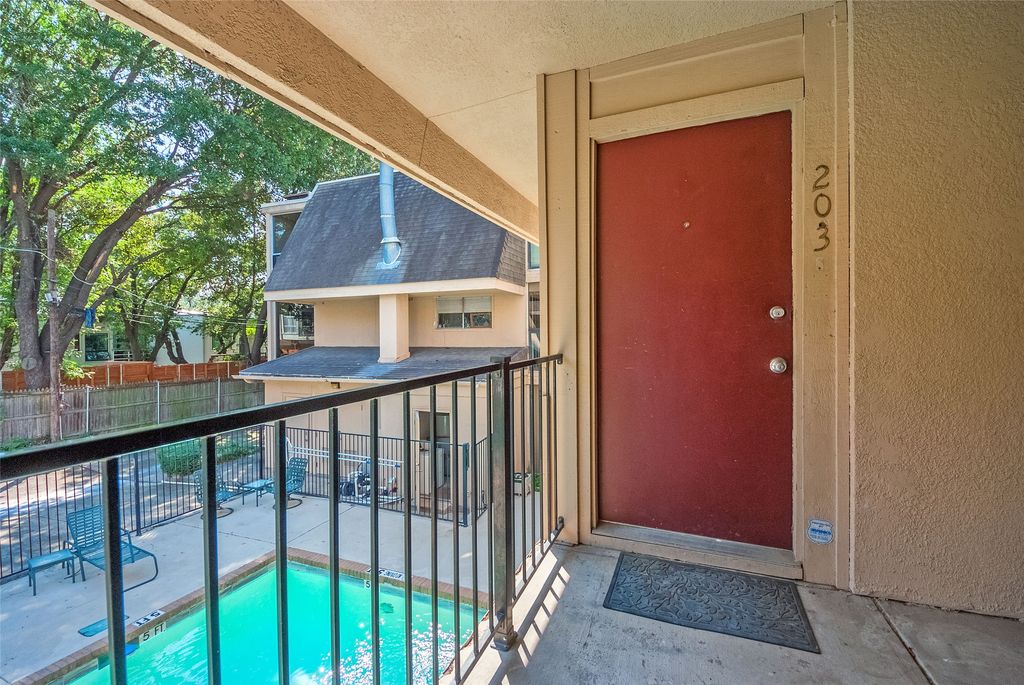 4044 Buena Vista Street 203, Dallas, TX 75204