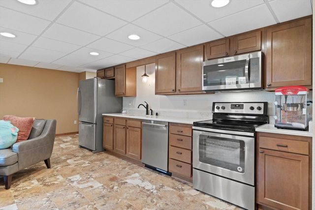 8821 Shadowood TRAIL, Mount Pleasant, WI 53406