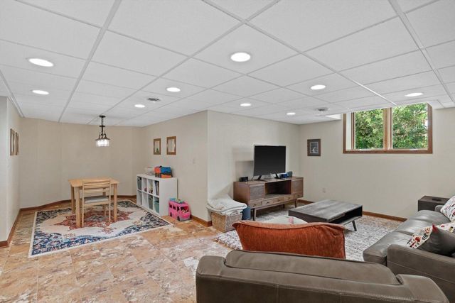 8821 Shadowood TRAIL, Mount Pleasant, WI 53406