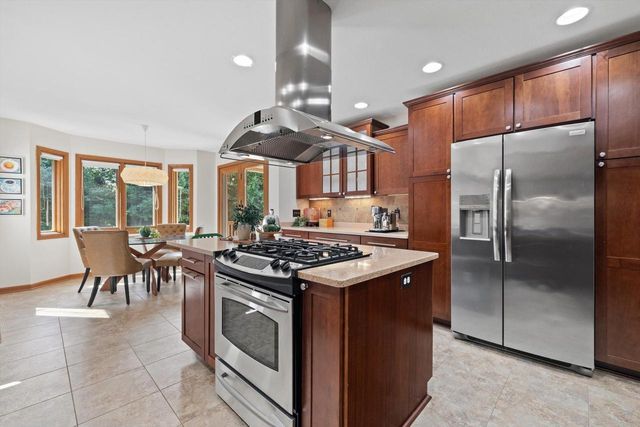 8821 Shadowood TRAIL, Mount Pleasant, WI 53406