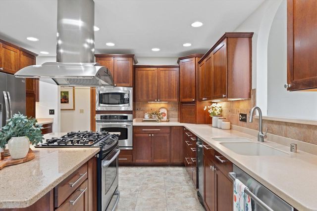 8821 Shadowood TRAIL, Mount Pleasant, WI 53406