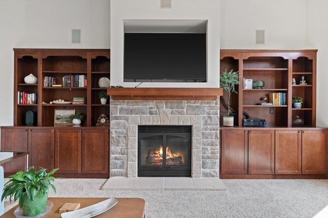 8821 Shadowood TRAIL, Mount Pleasant, WI 53406