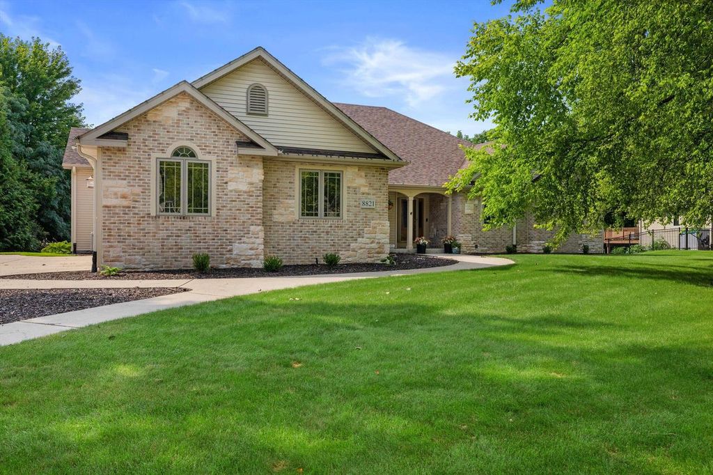 8821 Shadowood TRAIL, Mount Pleasant, WI 53406
