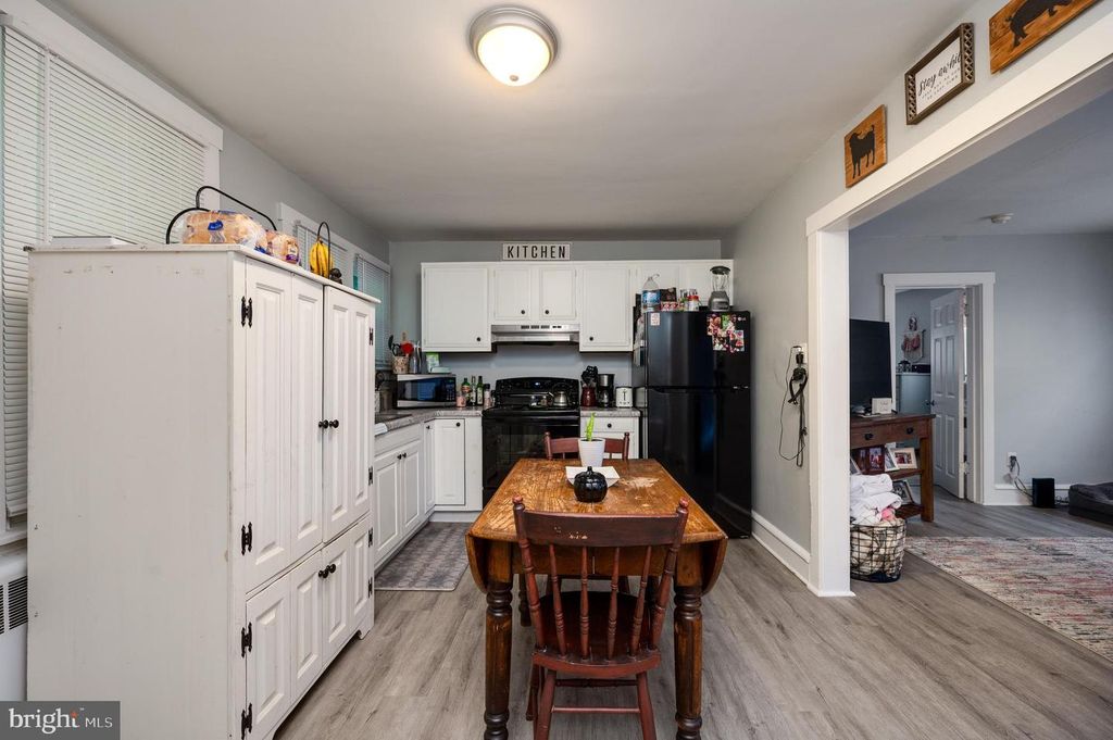 67 E WYOMISSING AVE, Mohnton, PA 19540