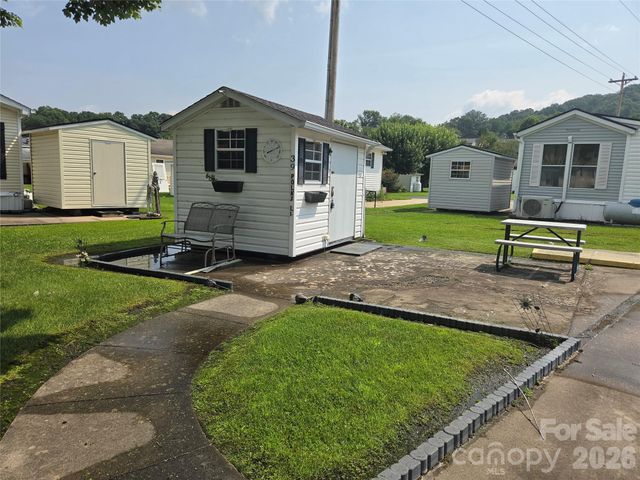 39 Polka Lane, Waynesville, NC 28785