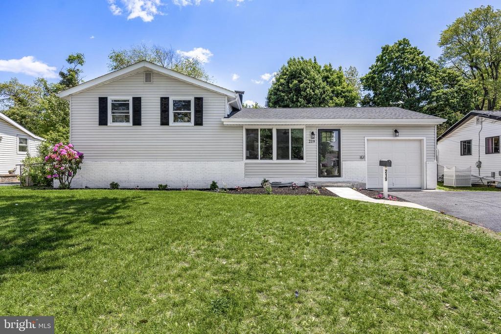 219 SOMERSET RD, Woodbury, NJ 08096