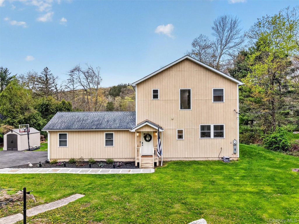 21 Kent Lake Avenue, Carmel, NY 10512