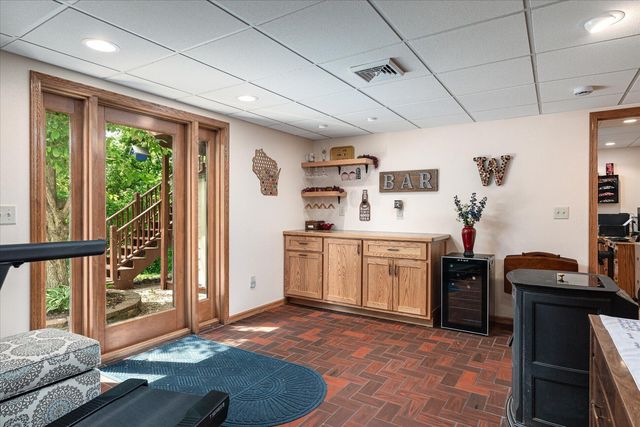 1184 Crescent Hills Drive, La Crescent, MN 55947