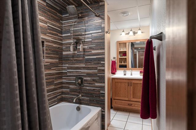 1184 Crescent Hills Drive, La Crescent, MN 55947