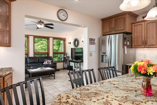 1184 Crescent Hills Drive, La Crescent, MN 55947