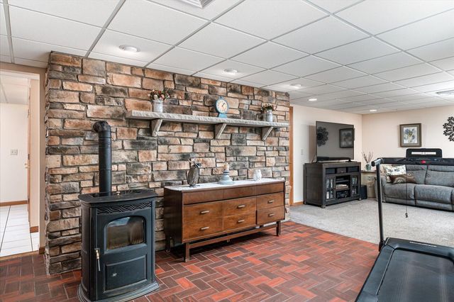 1184 Crescent Hills Drive, La Crescent, MN 55947