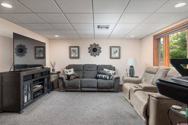 1184 Crescent Hills Drive, La Crescent, MN 55947