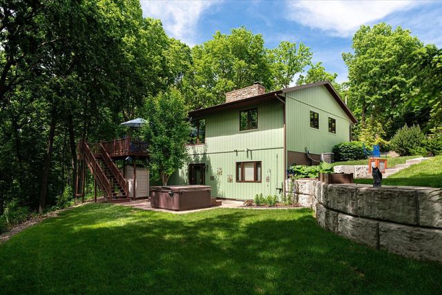 1184 Crescent Hills Drive, La Crescent, MN 55947