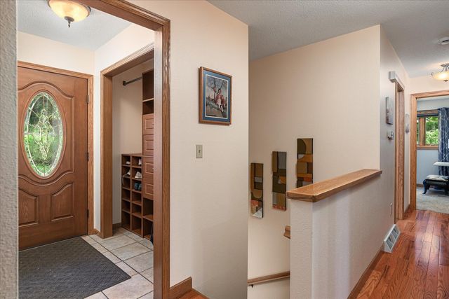 1184 Crescent Hills Drive, La Crescent, MN 55947