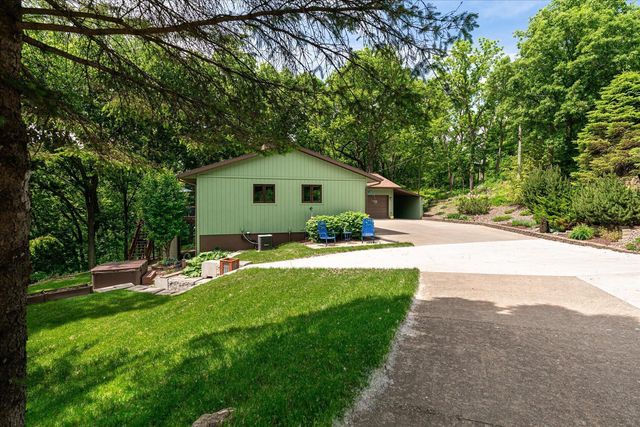 1184 Crescent Hills Drive, La Crescent, MN 55947