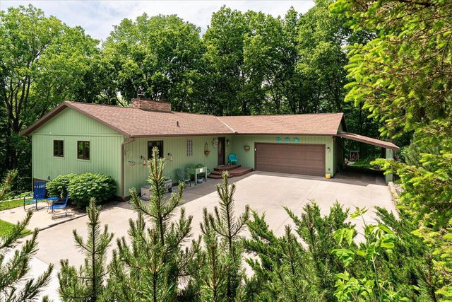 1184 Crescent Hills Drive, La Crescent, MN 55947