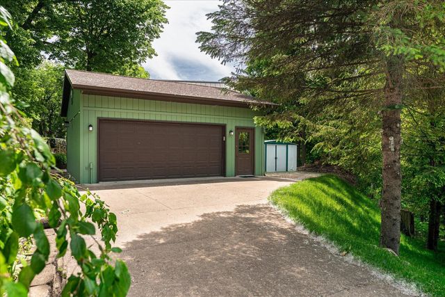 1184 Crescent Hills Drive, La Crescent, MN 55947