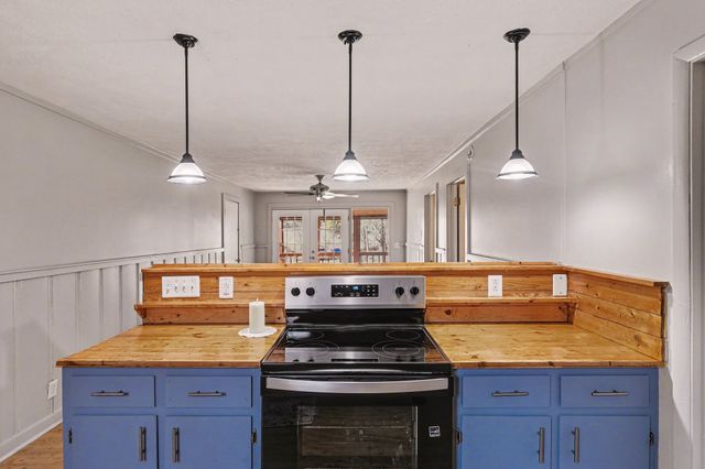 2650 Pretty Creek Rd, Nunnelly, TN 37137