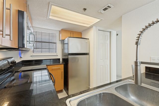 3901 Travis Street 102, Dallas, TX 75204