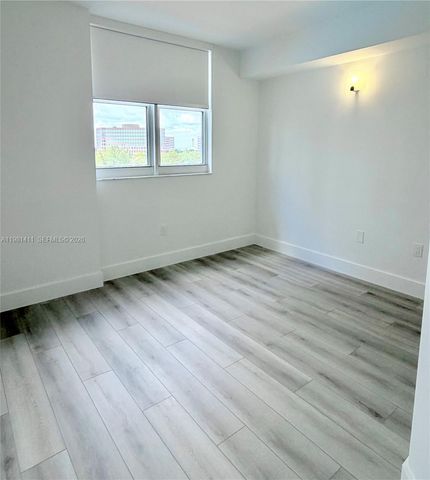 5077 NW 7th St 706, Miami, FL 33126