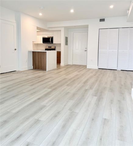 5077 NW 7th St 706, Miami, FL 33126