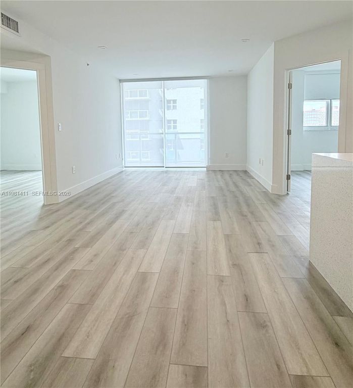 5077 NW 7th St 706, Miami, FL 33126