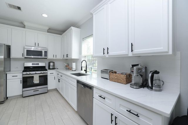 19 Canterborough Place, Tomball, TX 77375