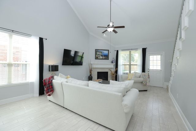 19 Canterborough Place, Tomball, TX 77375