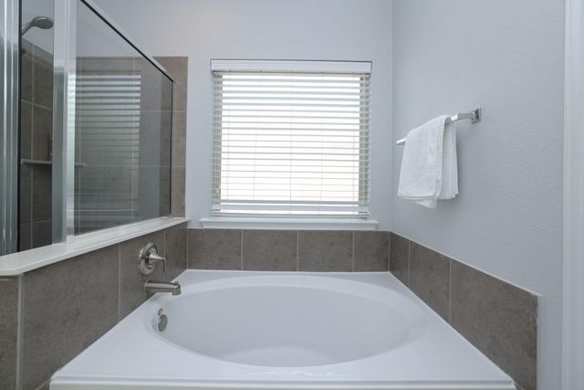 19 Canterborough Place, Tomball, TX 77375